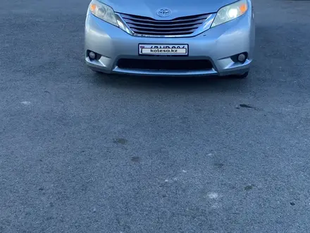 Toyota Sienna 2010 года за 8 000 000 тг. в Атырау – фото 2