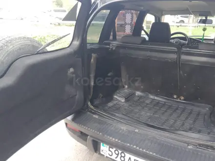 Chevrolet Niva 2015 года за 2 500 000 тг. в Атырау – фото 2