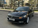 Volkswagen Passat 2016 года за 8 300 000 тг. в Астана – фото 2