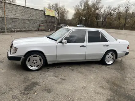 Mercedes-Benz E 230 1992 года за 2 550 000 тг. в Алматы – фото 6