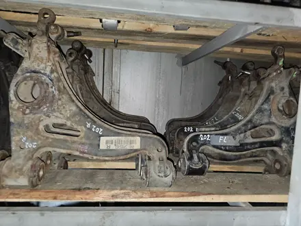 Рычаг левый правый вилка тяга жілік на Mercedes-Benz за 10 000 тг. в Алматы