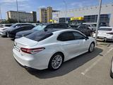 Toyota Camry 2019 года за 9 000 000 тг. в Актау – фото 2