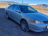 Toyota Camry 2003 годаүшін4 500 000 тг. в Актобе – фото 2