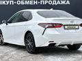 Toyota Camry 2022 года за 12 790 000 тг. в Актобе – фото 2