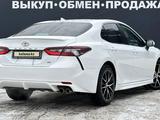 Toyota Camry 2022 года за 12 790 000 тг. в Актобе – фото 3