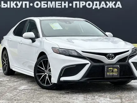 Toyota Camry 2022 года за 12 790 000 тг. в Актобе – фото 4