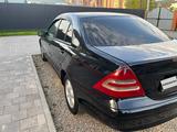 Mercedes-Benz C 180 2002 года за 2 750 000 тг. в Кокшетау – фото 3