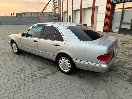 Mercedes-Benz E 320 1998 года за 3 700 000 тг. в Актау – фото 8