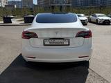 Tesla Model 3 2022 года за 11 300 000 тг. в Астана – фото 4