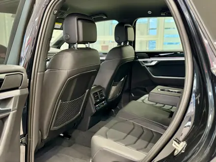 Volkswagen Touareg Exclusive Atmosphere 2022 года за 27 090 000 тг. в Астана – фото 12