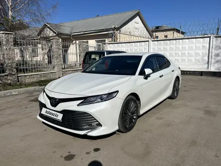 Toyota Camry 2018 года за 13 900 000 тг. в Алматы – фото 11