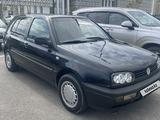 Volkswagen Golf 1994 годаүшін1 400 000 тг. в Туркестан