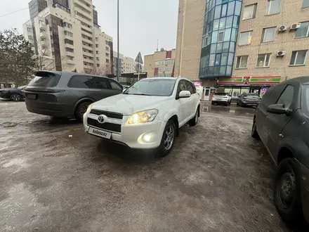 Toyota RAV4 2011 года за 9 100 000 тг. в Астана – фото 2