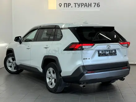 Toyota RAV4 Prestige 2021 года за 12 900 000 тг. в Астана – фото 2