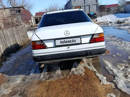 Mercedes-Benz E 260 1992 года за 500 000 тг. в Астана – фото 2