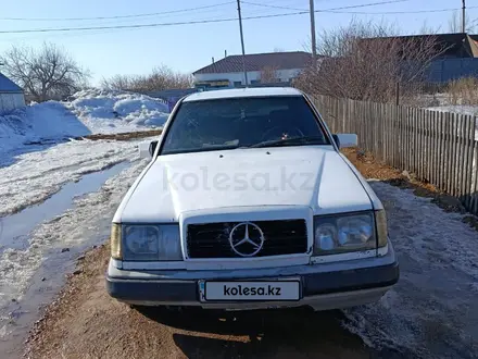 Mercedes-Benz E 260 1992 года за 500 000 тг. в Астана