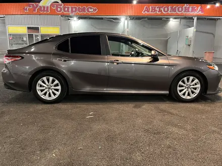 Toyota Camry 2018 года за 11 000 000 тг. в Шымкент – фото 9