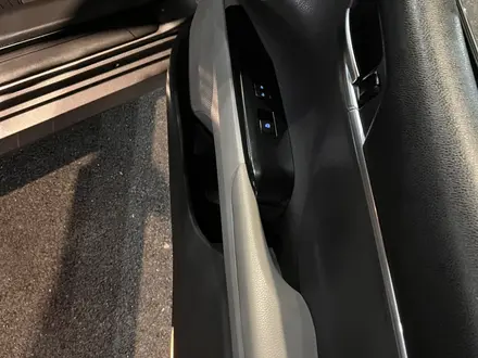 Toyota Camry 2018 года за 11 000 000 тг. в Шымкент – фото 16