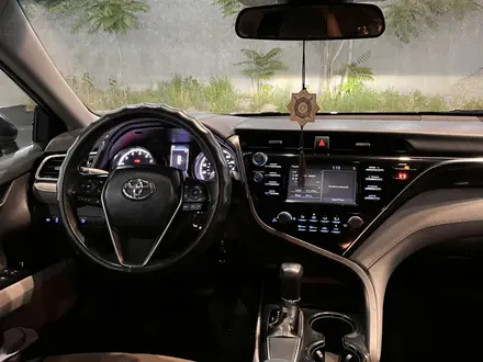 Toyota Camry 2018 года за 11 000 000 тг. в Шымкент – фото 14