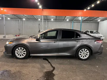 Toyota Camry 2018 года за 11 000 000 тг. в Шымкент – фото 8