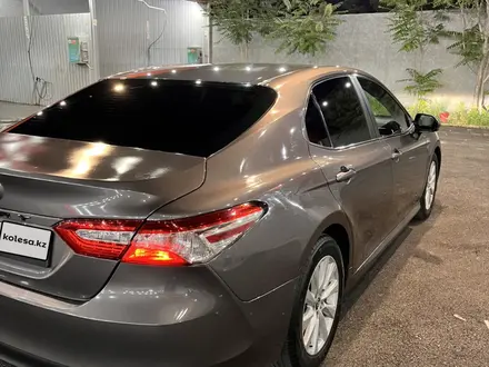 Toyota Camry 2018 года за 11 000 000 тг. в Шымкент – фото 6