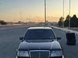 Mercedes-Benz E 220 1994 года за 1 950 000 тг. в Туркестан – фото 2