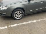 Volkswagen Passat 2006 года за 4 000 000 тг. в Затобольск – фото 2