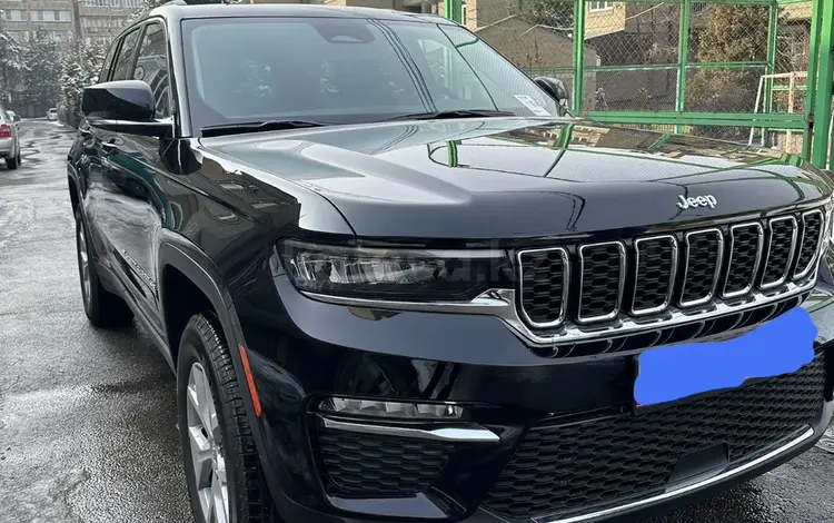 Jeep Grand Cherokee 2022 года за 32 000 000 тг. в Алматы