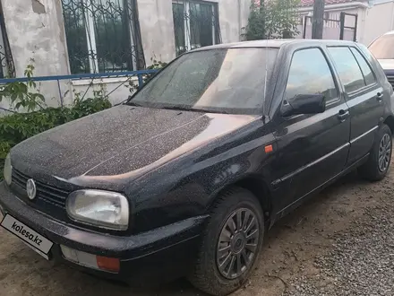 Volkswagen Golf 1994 года за 880 000 тг. в Актобе