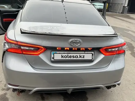 Toyota Camry 2021 года за 13 500 000 тг. в Шымкент – фото 2