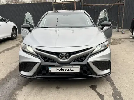 Toyota Camry 2021 года за 13 500 000 тг. в Шымкент