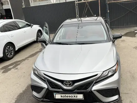 Toyota Camry 2021 года за 13 500 000 тг. в Шымкент – фото 3