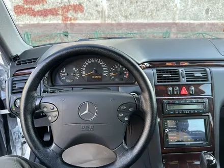 Mercedes-Benz E 280 2001 года за 5 800 000 тг. в Туркестан – фото 17