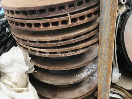 Тормозные диски передние за 10 000 тг. в Алматы