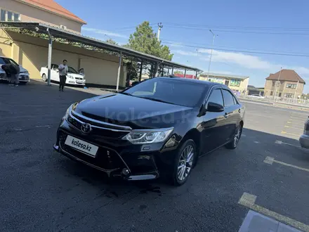 Toyota Camry 2016 года за 12 350 000 тг. в Шымкент