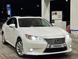 Lexus ES 300h 2015 года за 11 800 000 тг. в Усть-Каменогорск – фото 2