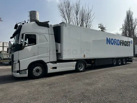 Volvo  FH 2020 года за 69 000 000 тг. в Алматы