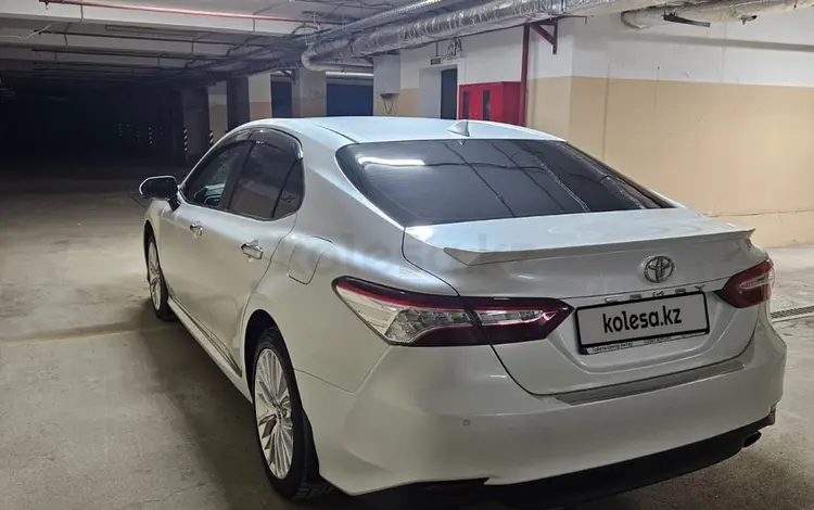 Toyota Camry 2019 года за 13 300 000 тг. в Актау