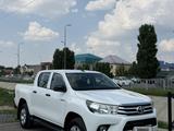 Toyota Hilux 2017 года за 13 700 000 тг. в Актобе – фото 2