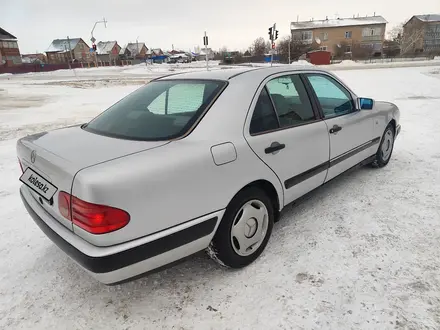 Mercedes-Benz E 200 1996 года за 2 200 000 тг. в Кокшетау – фото 2