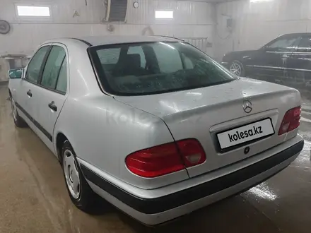 Mercedes-Benz E 200 1996 года за 2 200 000 тг. в Кокшетау – фото 9