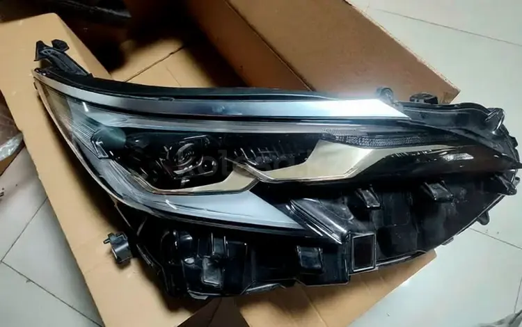 Фара передняя правая Toyota Wildlander 811100R400 за 250 000 тг. в Астана
