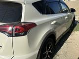 Toyota RAV4 2017 годаүшін13 000 000 тг. в Актобе – фото 4