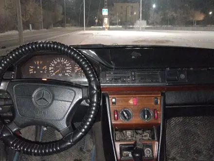 Mercedes-Benz E 200 1994 года за 1 300 000 тг. в Сатпаев – фото 5