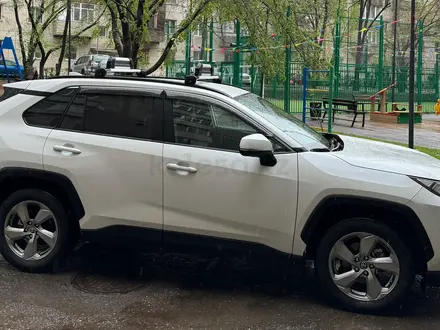 Toyota RAV4 2021 года за 15 500 000 тг. в Алматы