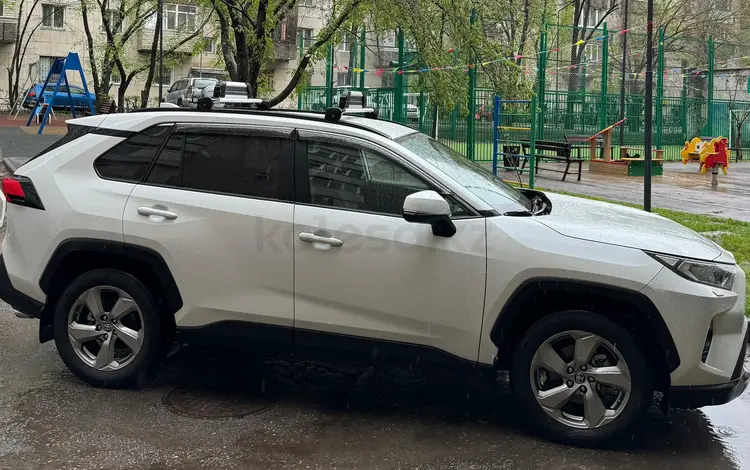 Toyota RAV4 2021 года за 15 500 000 тг. в Алматы