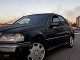 Mercedes-Benz C 200 1996 года за 1 300 000 тг. в Петропавловск – фото 2