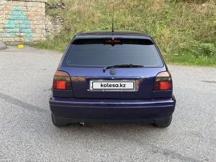 Volkswagen Golf 1997 года за 3 050 000 тг. в Алматы – фото 9