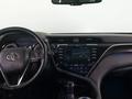 Toyota Camry 2018 года за 11 590 000 тг. в Шымкент – фото 13