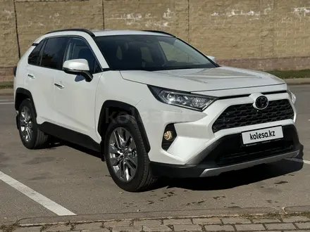 Toyota RAV4 2020 года за 15 300 000 тг. в Астана